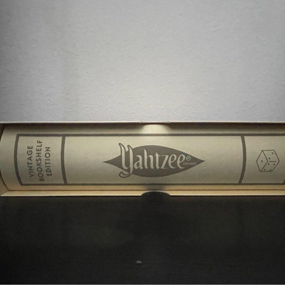 Yahtzee Vintage Bookshelf Edition